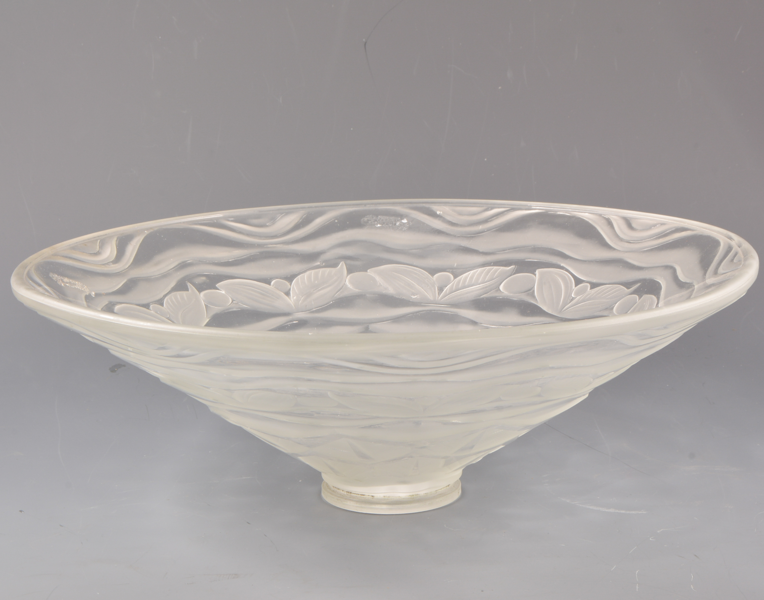 Andre Hunnebelle, Art Deco fruited glass bowl. - Bild 3 aus 3