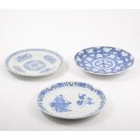 Chinese blue and white porcelain shallow dish, decorated with blossom and cracked ice,
