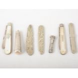 A collection of fruit knives, two mother-of-pearl with silver blades,