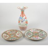 Japanese Imari plate, two Chinese export plates; and a Japanese vase, (4).