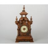 Continental oak cases shelf clock, 35cm.
