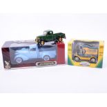 Road Signature 1937 Studebaker Coupe express pickup diecast model, 1:18 scale boxed,