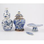 Chinese blue and white double-gourd shaped vase, bearing four-character mark,