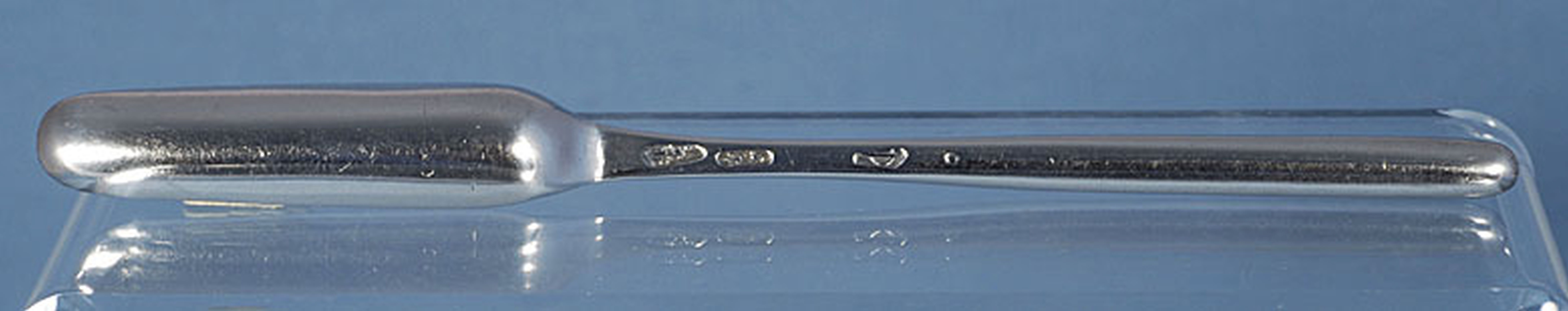 A Queen Anne Britannia standard silver marrow scoop, hallmarked London 1709, makers mark rubbed, - Image 3 of 4