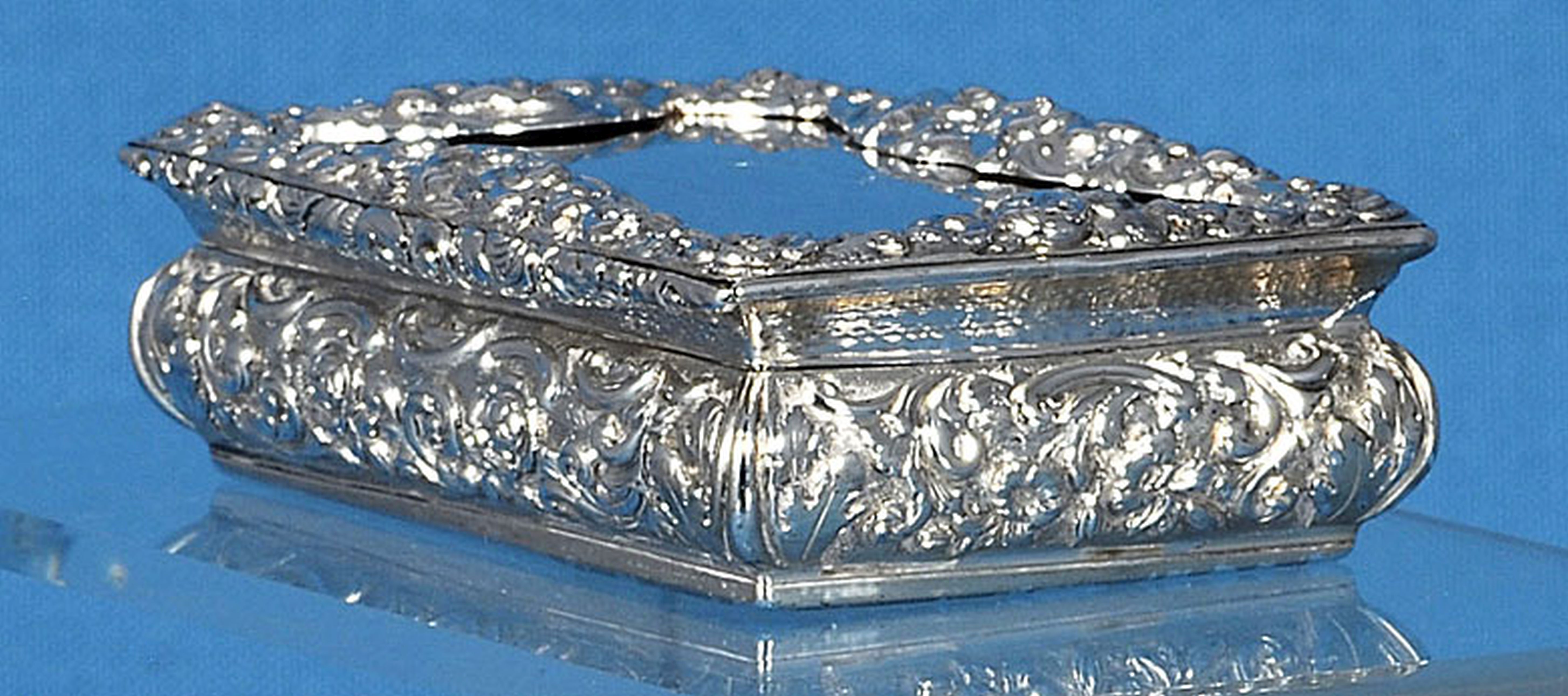 An early Victorian engine turned silver snuff box, by Wheeler & Cronin, hallmarked Birmingham - Image 7 of 11