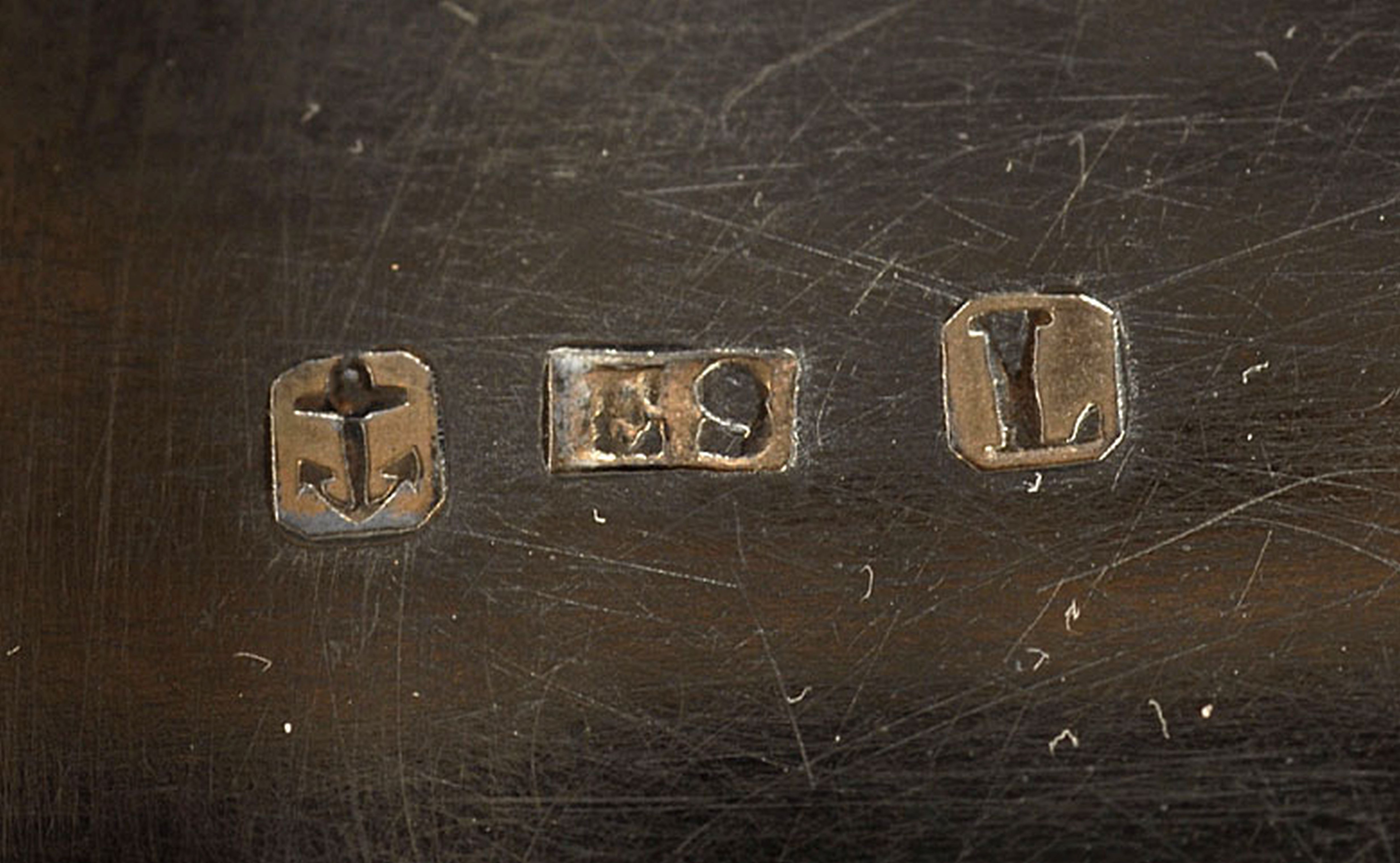 A Victorian silver snuff box, by Edward Smith, hallmarked Birmingham 1860, of shaped rectangular - Image 7 of 8