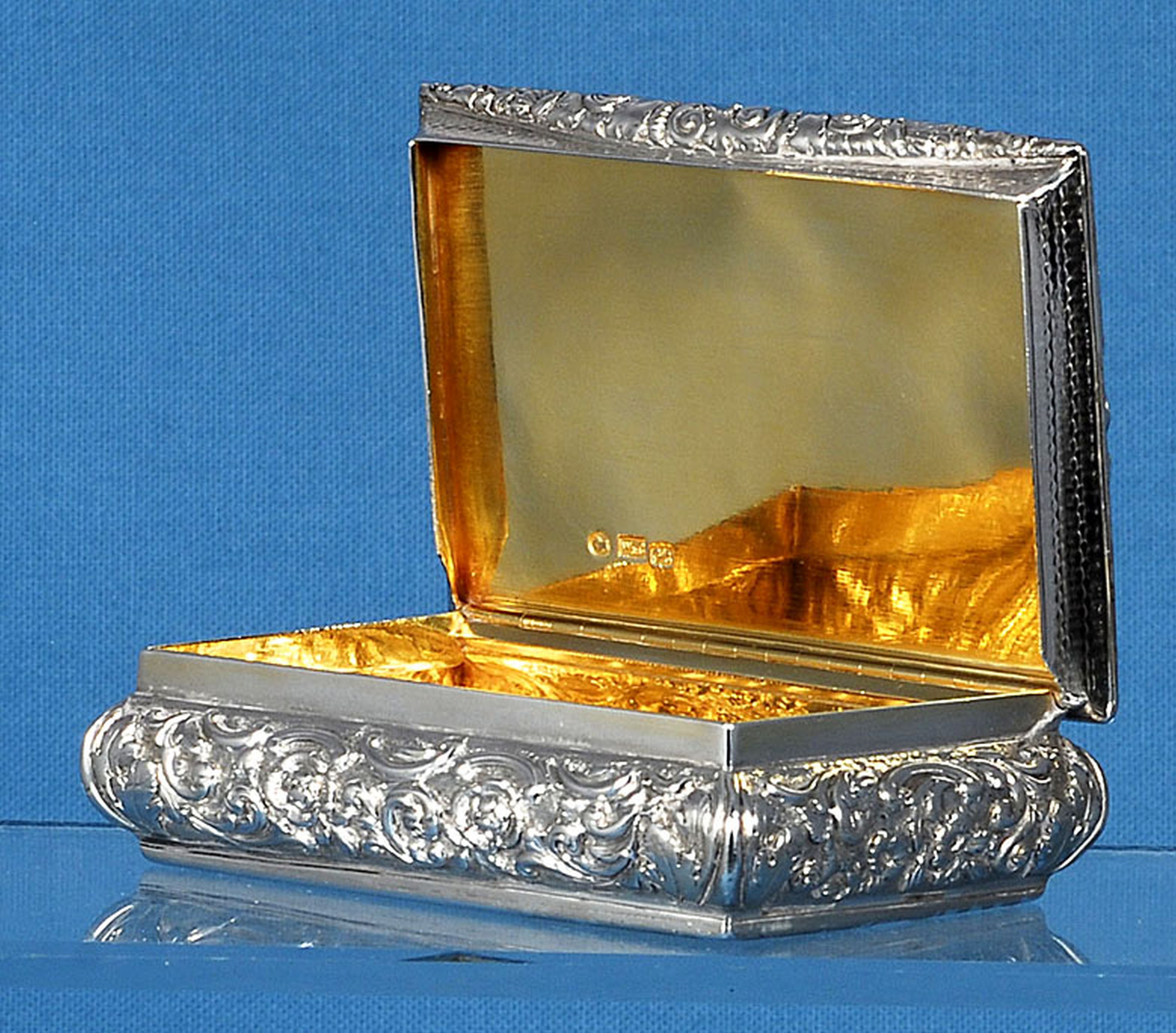 An early Victorian engine turned silver snuff box, by Wheeler & Cronin, hallmarked Birmingham - Image 3 of 11