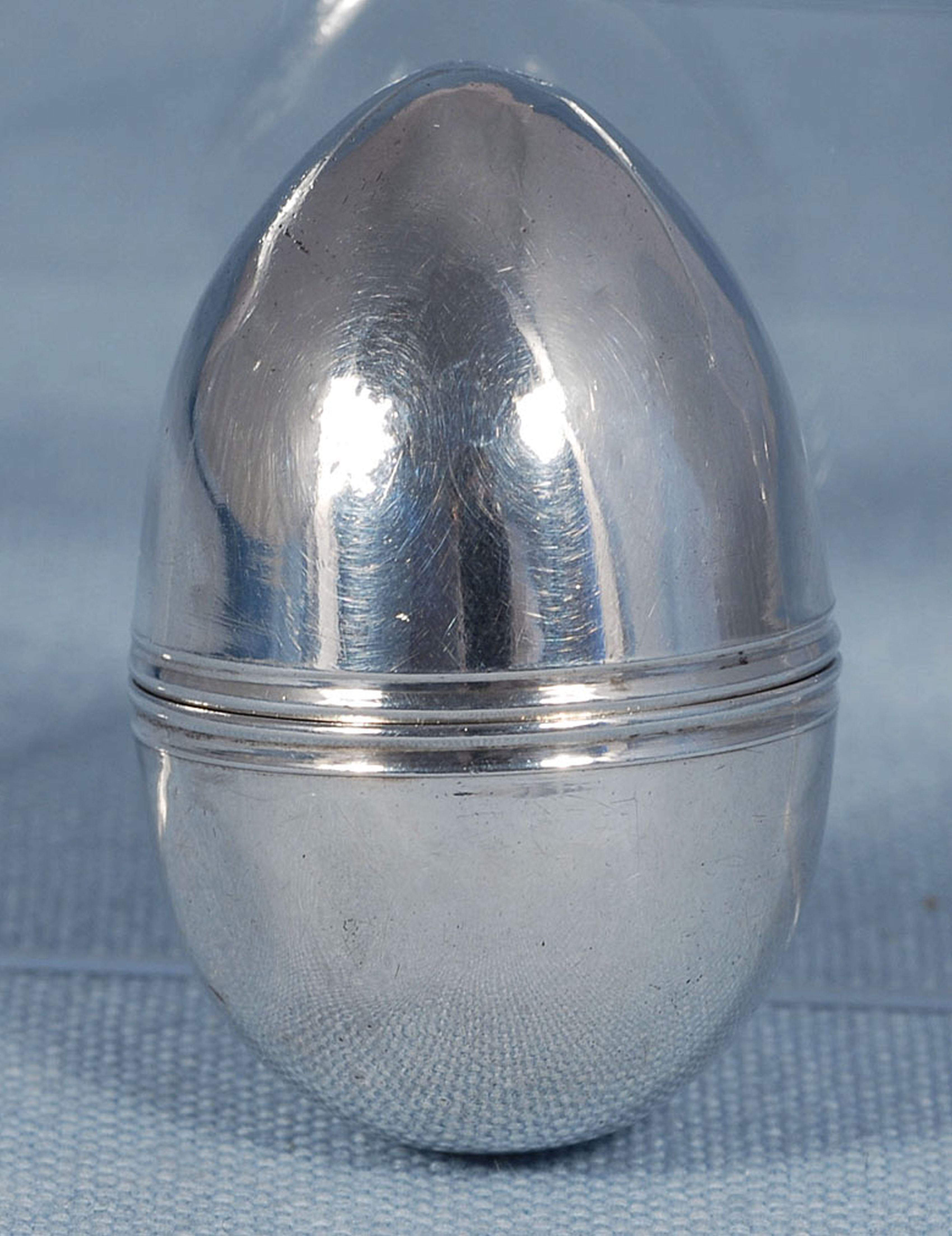 A George III silver nutmeg grater, by Samuel Massey, hallmarked London 1796, of plain egg form, - Image 2 of 7