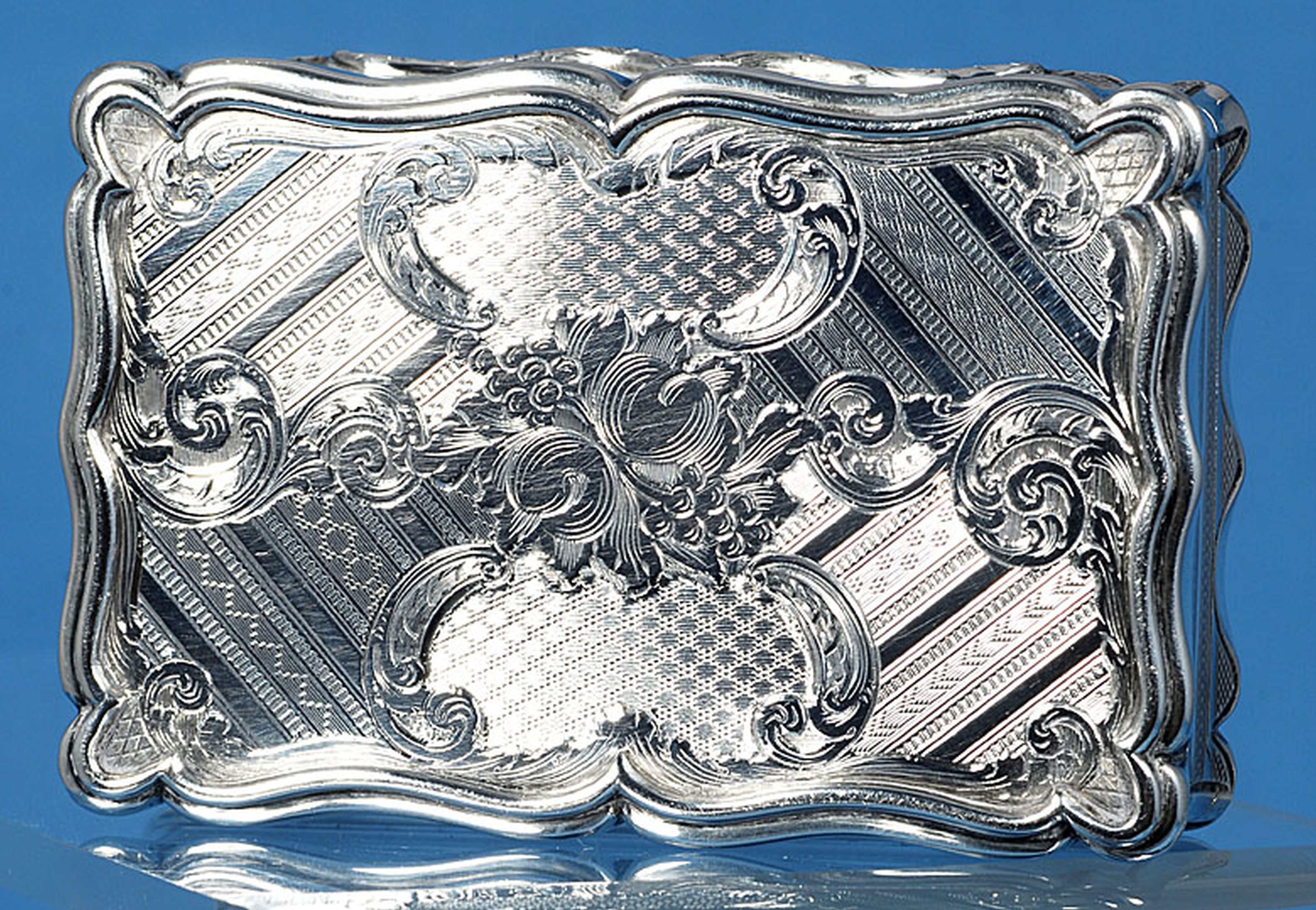 An early Victorian engine turned silver table snuff box, by Edward Smith, hallmarked Birmingham - Image 2 of 10