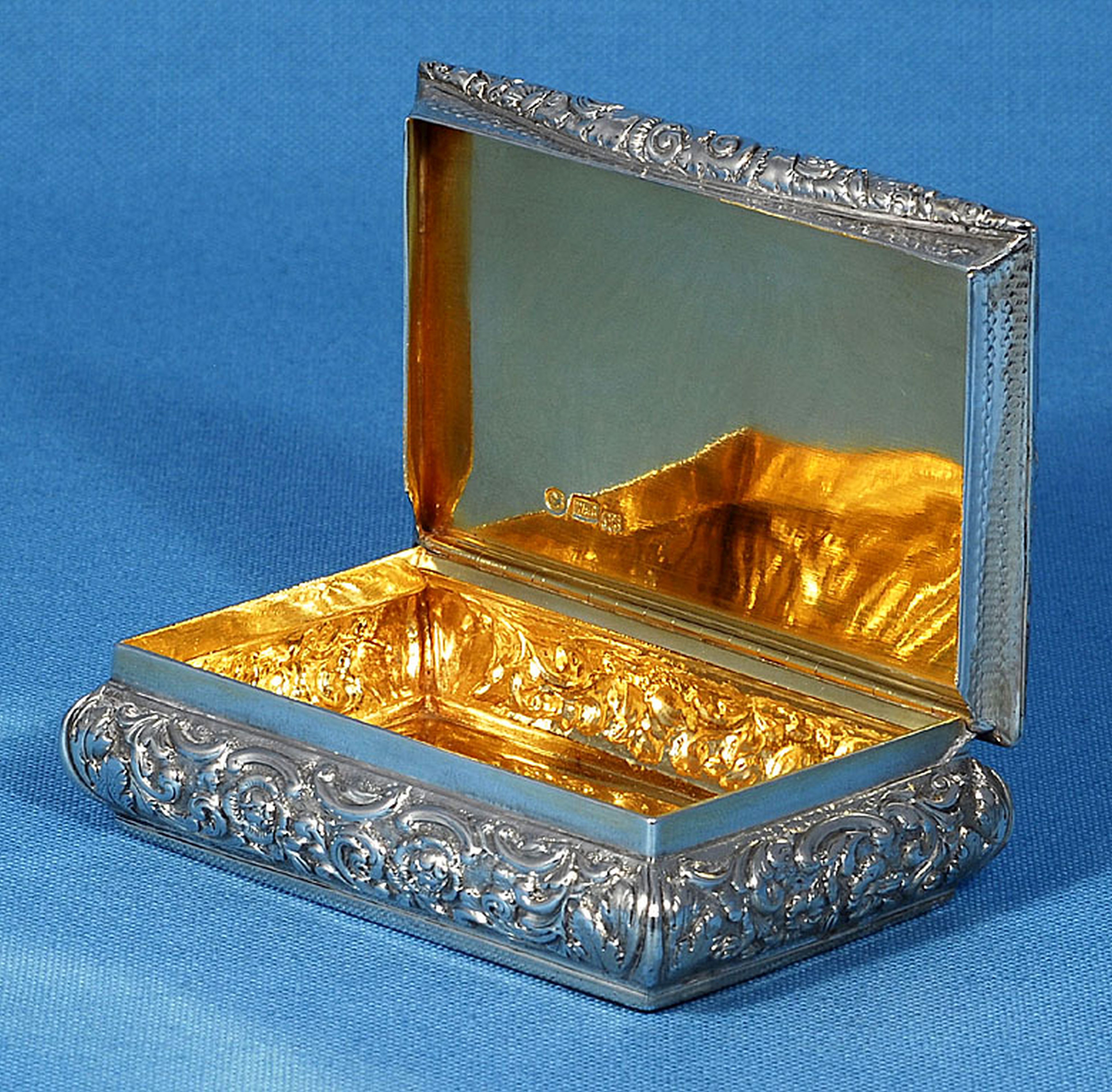 An early Victorian engine turned silver snuff box, by Wheeler & Cronin, hallmarked Birmingham - Image 9 of 11