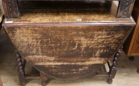 An oak gateleg table, W.105cm