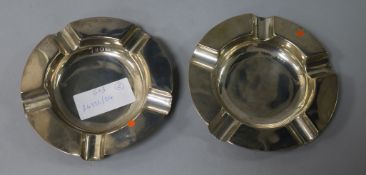 A pair of George V silver ashtrays, Birmingham, 1912/13, 13.2cm, 5.4 oz.