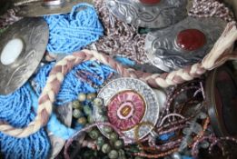 A mixed lot of costume jewellery.