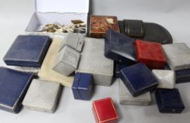 Quantity of jewellery boxes and mixed jewellery.