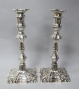 A pair of 18th century style silver candlesticks, by A. Taite & Sons Ltd, London, 1960, 25cm, 20.8