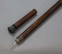 A gentleman's Malacca cane, with fitted spirit flask and glass, H.90cm