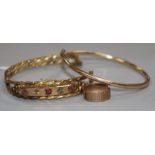 A 9ct gold and gem set bracelet, a 9ct gold bangle (af) and a 9ct gold ring (af). gross weight 15