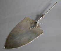 An Art Deco style silver cake slice by Wakely & Wheeler, London, 1962, (lacking handle), 27cm, 7.2