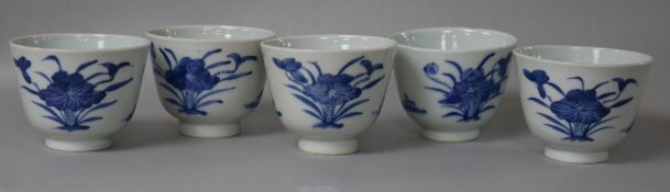 A boxed set of 19th century Chinese blue and white cups