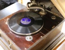 A 1920's wind up gramophone