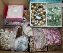 A quantity of mixed costume jewellery.