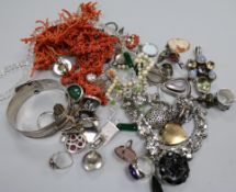 Assorted jewellery including costume, silver etc.