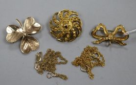 A 9ct gold shamrock brooch, a similar ribbon brooch, two fine chains (one 9ct) and a 14ct gold