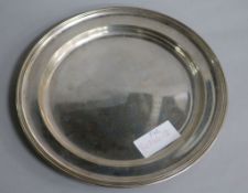 A continental 800 standard silver circular dish, 25cm, 11.2 oz.