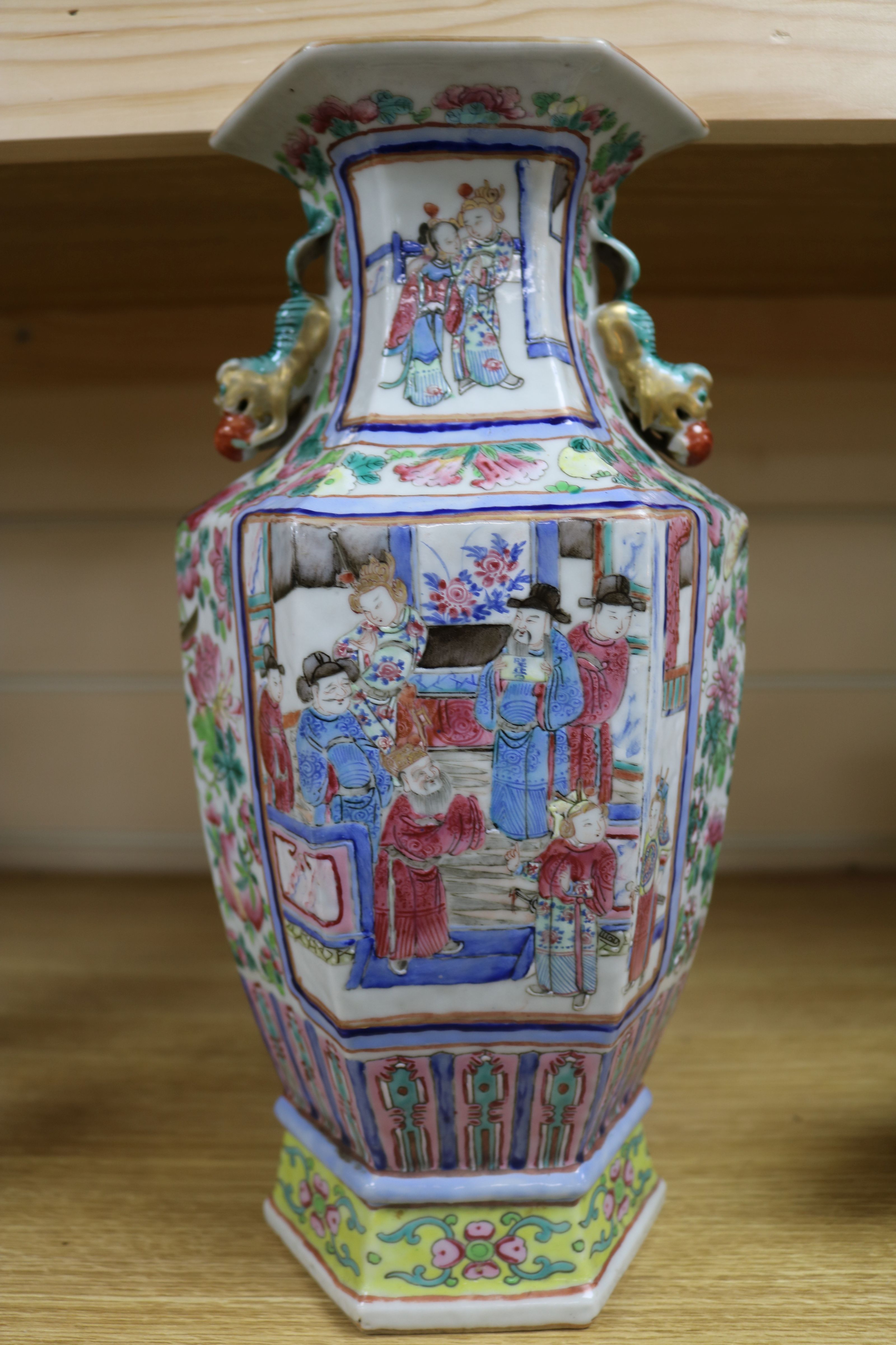 A Chinese famille rose hexagonal baluster vase, 19th century H 32cms - Bild 4 aus 6