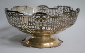 A pierced silver pedestal fruit bowl, A.E. Poston & Co Ltd, Sheffield, 1938, 23.8cm, 19.8 oz.