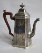 A George V silver coffee pot, Birmingham, 1929, 20.8cm, gross 16 oz.