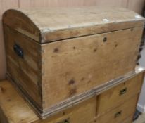 A pine dome top trunk W.85cm