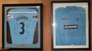 A Sussex Sharks, 20 Champions 2009 shirt signed by the team and formerly owned by Murray Goodwin