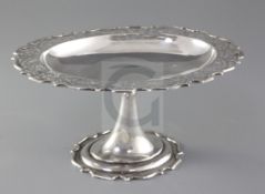 A George V silver shaped oval comport by Walker & Hall, with pierced border, Sheffield, 1926,