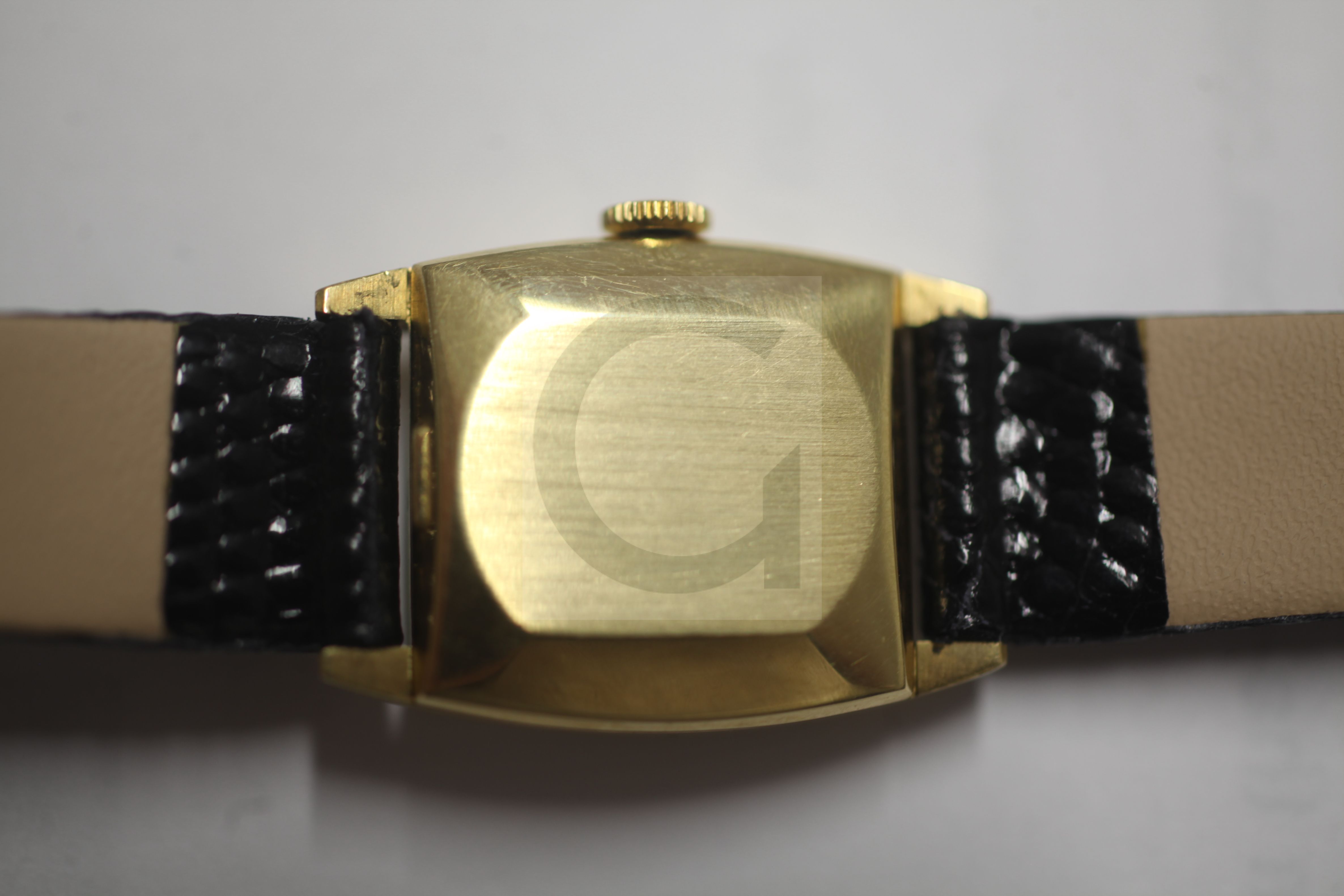 A lady's 18ct gold International Watch Co manual wind wrist watch, with tonneau shaped case and - Image 2 of 4