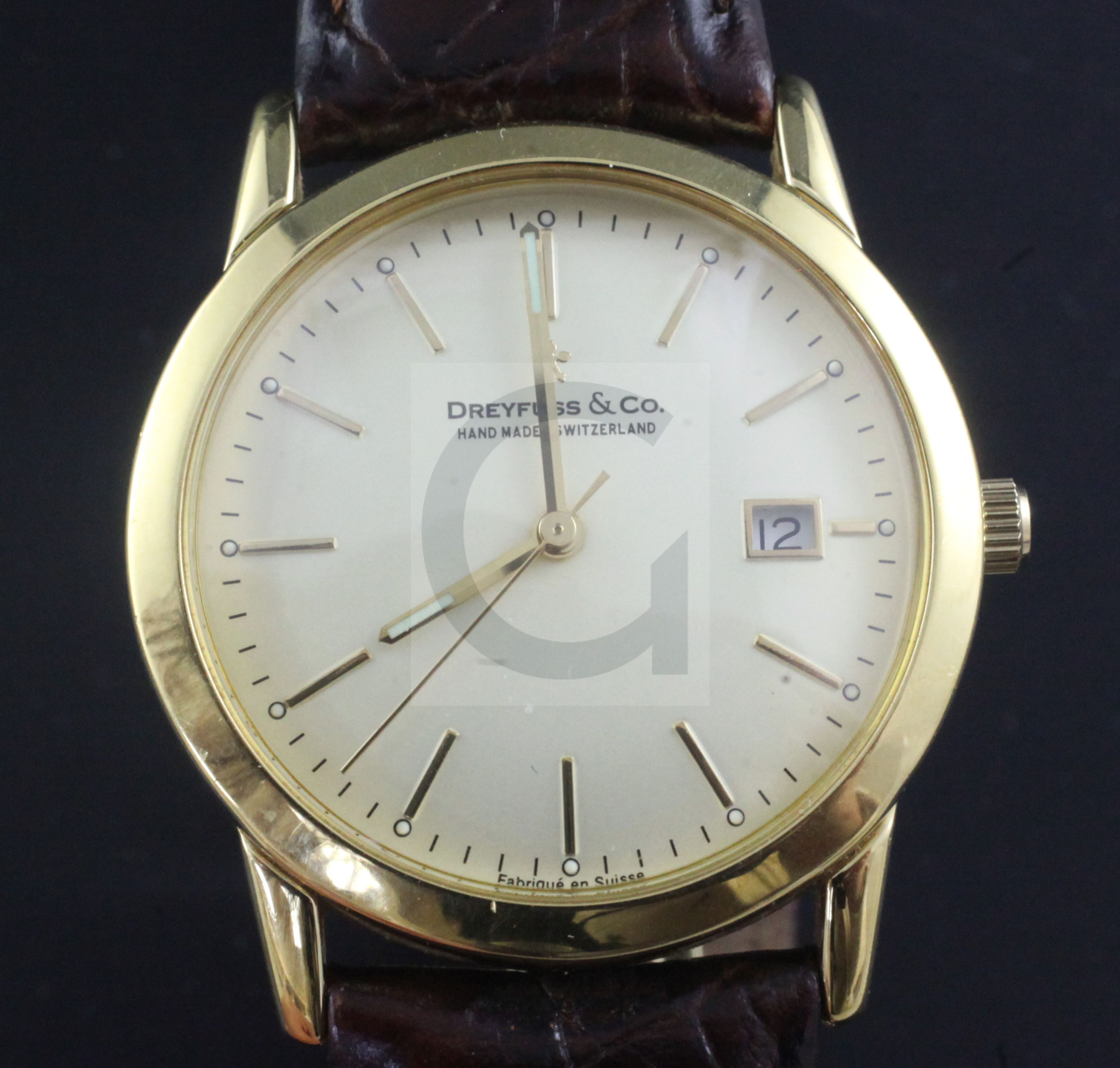 A gentleman's 18ct gold Dreyfuss & Co quartz wrist watch, with baton numerals and date aperture,