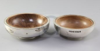 Two modern graduated silver bowls by Simon J. Beer (Lewes), London, 1999 and Sheffield, 2002, with