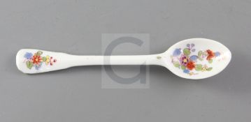 An 'Indianische Blumen' salt spoon, probably 18th century Meissen, length 10.3cm