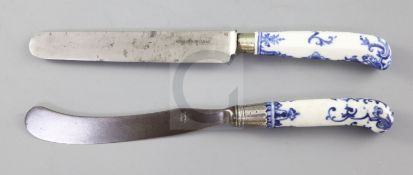 Two Saint Cloud blue and white porcelain pistol-handled knives, first half 18th century, each