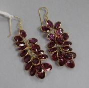 A pair of 14ct gold and garnet set drop earrings, 25mm.