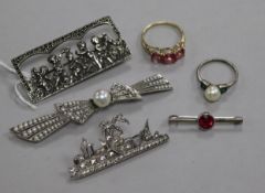 Two silver brooches, a 9ct ring, an 18ct white gold brooch, one other ring and a brooch.