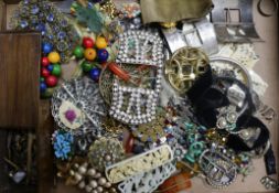 A quantity of assorted items including silver shoe buckle and costume jewellery.