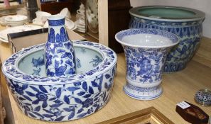 Five modern Chinese blue and white potsFrom the estate of the late Sheila Farebrother.