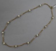 A yellow metal and cultured pearl necklet, 38cm.