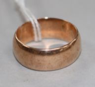 A 9ct gold wedding band, 4.3 grams, size K.