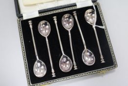 A cased set of 6 silver seal top coffee spoons.