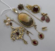 Mixed jewellery including a 9ct gold and gem set pendant, an opal pendant and earrings etc.