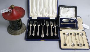 A set of six bean end coffee spoons and sundry items, including a plated pusher set, a set of plated