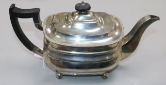 A George VI silver teapot, William Hutton & Sons, Sheffield, 1942, gross 24.5 oz.