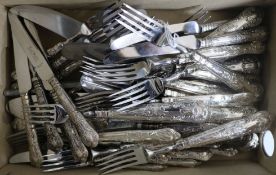 A quantity of late 20th century Queens pattern silver handled cutlery, including tea knives,